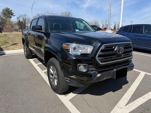 Midnight Black Metallic 2019 Toyota Tacoma SR5