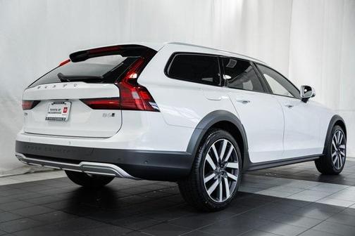 2023 Volvo V90 Cross Country B6 Ultimate