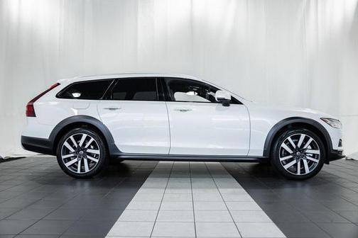 2023 Volvo V90 Cross Country B6 Ultimate