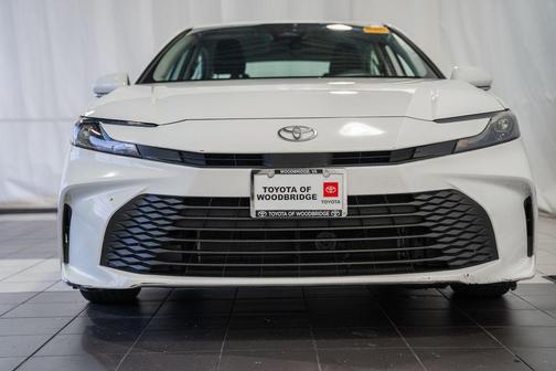 Ice 2025 Toyota Camry LE