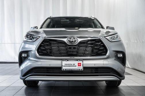 2025 Toyota Highlander Hybrid Platinum