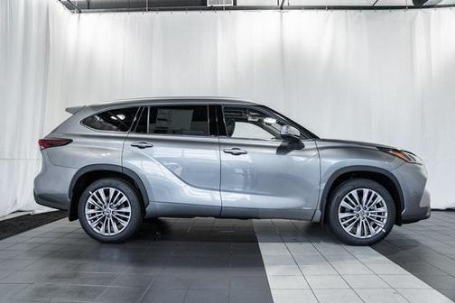 2025 Toyota Highlander Hybrid Platinum