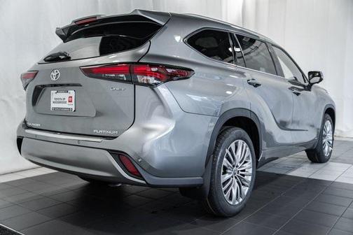 2025 Toyota Highlander Hybrid Platinum