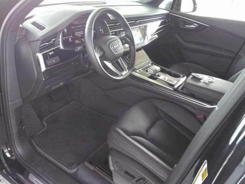 2025 Audi Q7 55 Premium Plus
