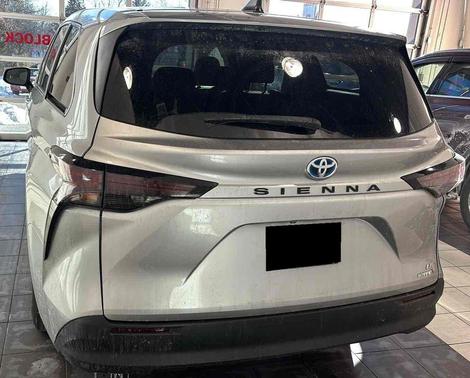 2023 Toyota Sienna LE