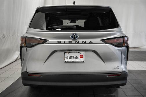 2023 Toyota Sienna LE