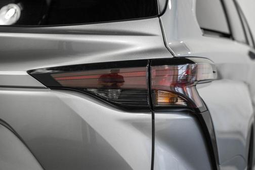 2023 Toyota Sienna LE