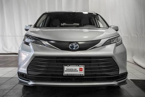 2023 Toyota Sienna LE