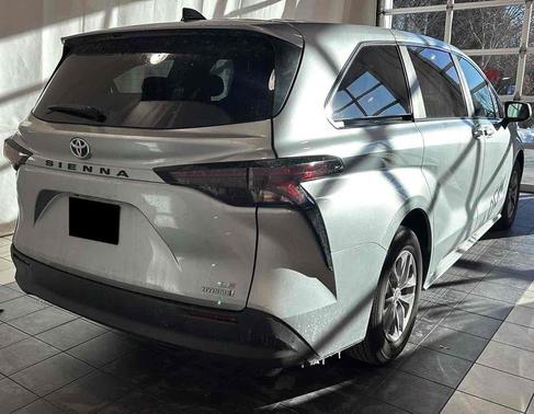 2023 Toyota Sienna LE