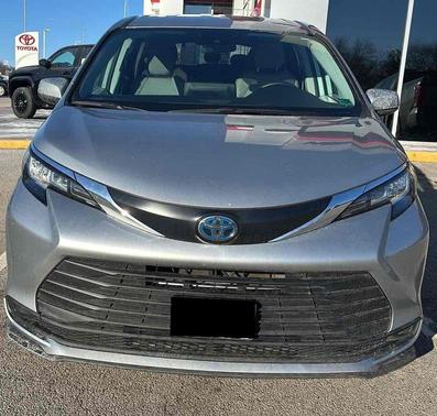 2023 Toyota Sienna LE
