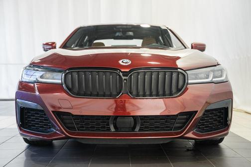 Aventurin Red Metallic 2023 BMW M550 i Xdrive
