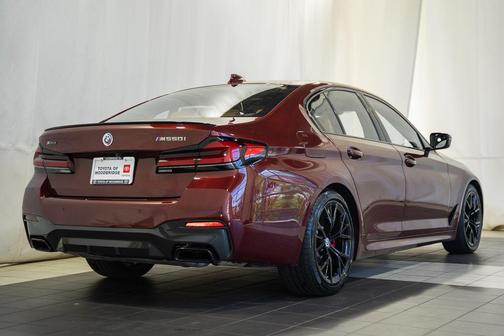 Aventurin Red Metallic 2023 BMW M550 i Xdrive