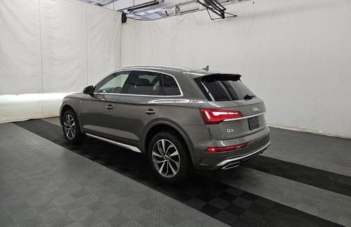 Chronos Gray Metallic 2023 Audi Q5 45 S line Prestige