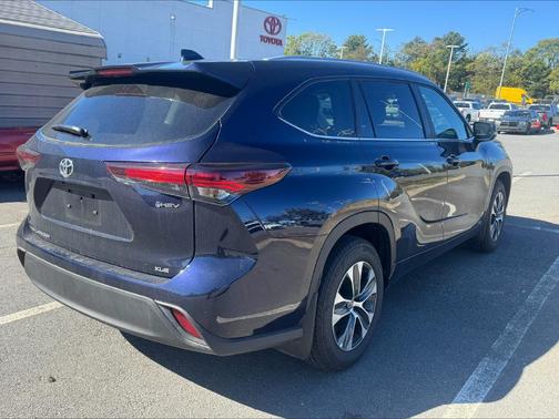Heavy Metal 2026 Toyota Highlander Hybrid XLE