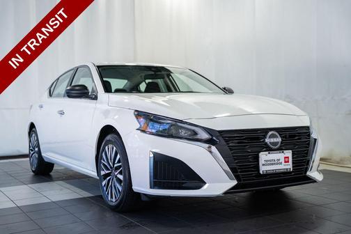 Glacier White 2025 Nissan Altima 2.5 SV