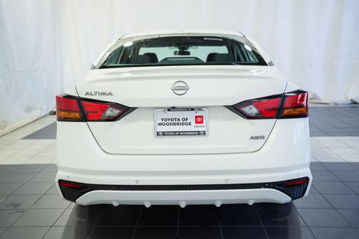 Glacier White 2025 Nissan Altima 2.5 SV