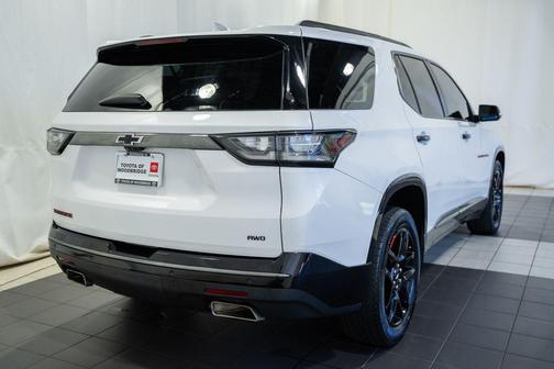 Iridescent Pearl Tricoat 2021 Chevrolet Traverse Premier