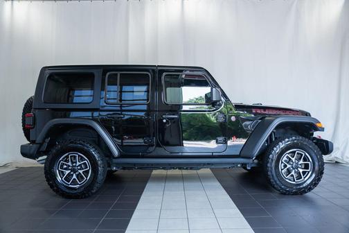 Black Clearcoat 2025 Jeep Wrangler Rubicon