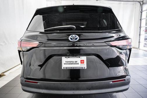 2021 Toyota Sienna XLE 8 Passenger