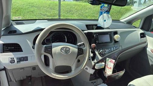 2013 Toyota Sienna XLE