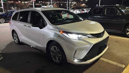 2023 Toyota Sienna XSE 7 Passenger