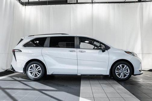 2023 Toyota Sienna XSE 7 Passenger