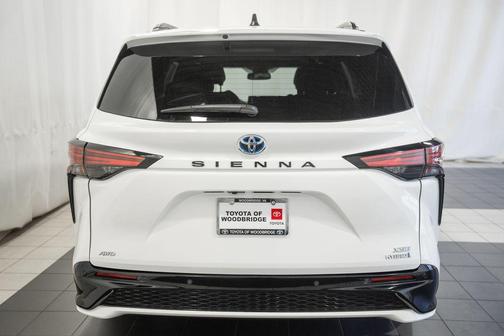 Ice Cap 2024 Toyota Sienna XSE 7 Passenger