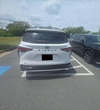 Ice Cap 2024 Toyota Sienna XSE 7 Passenger