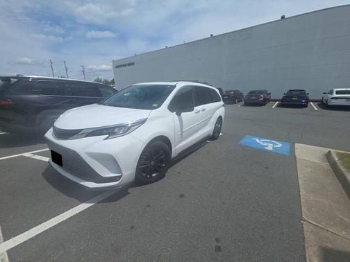 Ice Cap 2024 Toyota Sienna XSE 7 Passenger