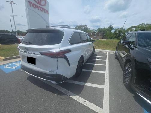 Ice Cap 2024 Toyota Sienna XSE 7 Passenger