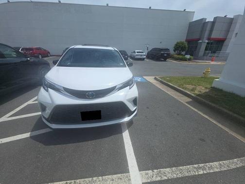 Ice Cap 2024 Toyota Sienna XSE 7 Passenger
