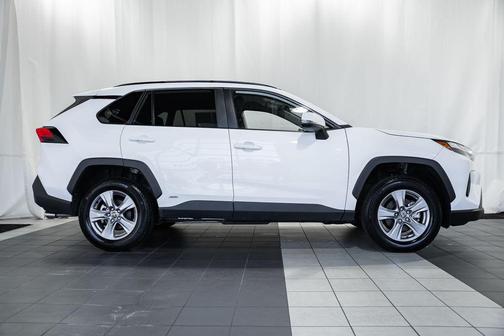 2025 Toyota RAV4 Hybrid XLE