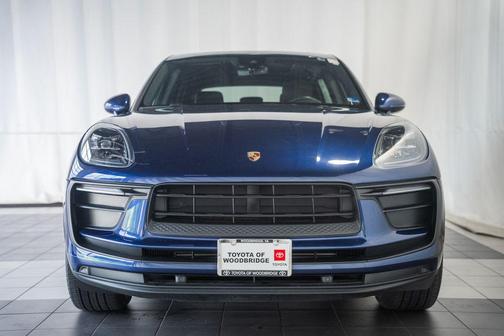 Night Blue Metallic 2022 Porsche Macan Macan