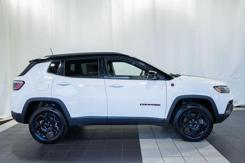 Bright White Clearcoat 2023 Jeep Compass Trailhawk