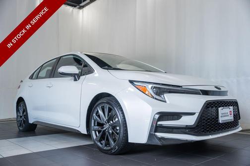 Wind Chill Pearl/Midnight Black Metallic 2025 Toyota Corolla XSE