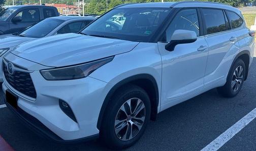 Wind Chill Pearl 2026 Toyota Highlander XLE
