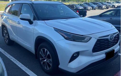 Wind Chill Pearl 2026 Toyota Highlander XLE