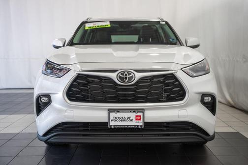 Wind Chill Pearl 2026 Toyota Highlander XLE