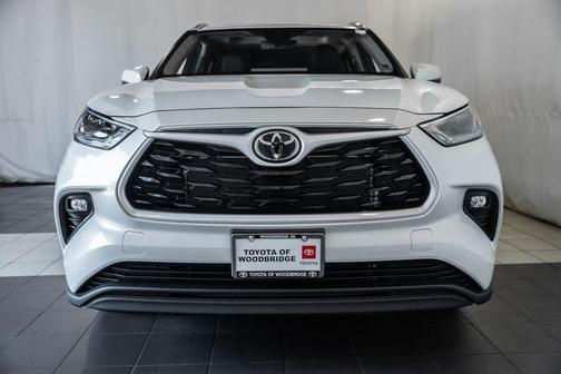 Wind Chill Pearl 2026 Toyota Highlander XLE