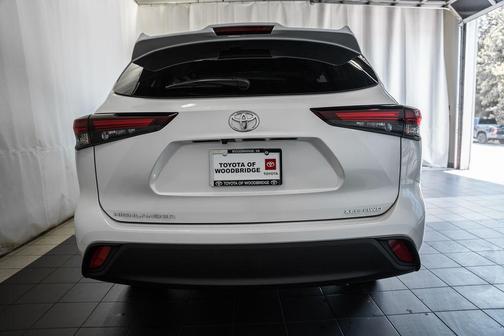 Wind Chill Pearl 2026 Toyota Highlander XLE