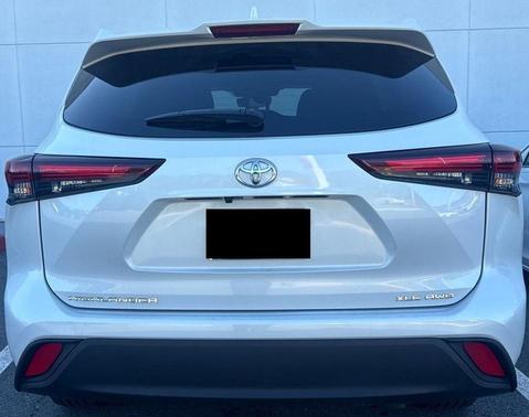 Wind Chill Pearl 2026 Toyota Highlander XLE