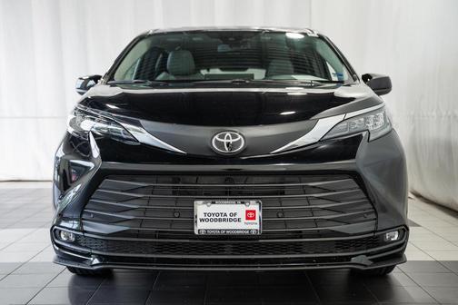 Midnight Black Metallic 2026 Toyota Sienna XLE