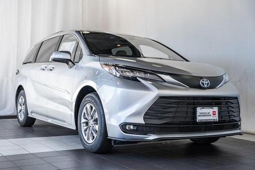 2025 Toyota Sienna XLE 8 Passenger