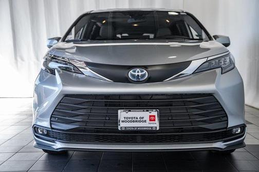 2025 Toyota Sienna XLE 8 Passenger