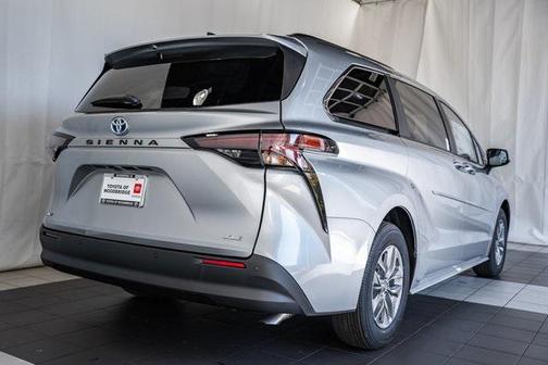 2025 Toyota Sienna XLE 8 Passenger