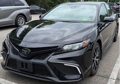 Midnight Black Metallic 2022 Toyota Camry SE