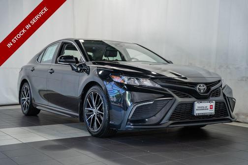 Midnight Black Metallic 2022 Toyota Camry SE