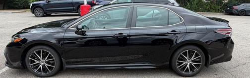 Midnight Black Metallic 2022 Toyota Camry SE
