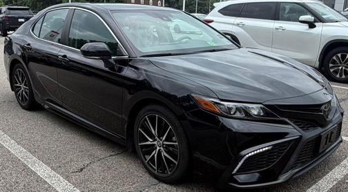 Midnight Black Metallic 2022 Toyota Camry SE