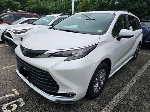 2024 Toyota Sienna XLE